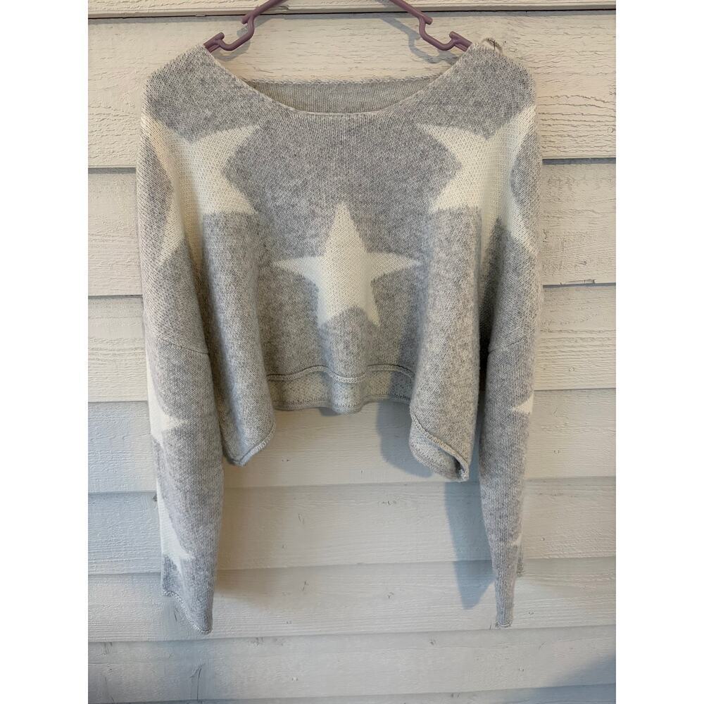Soft Grey & White Knit Cropped Sweater Star Pattern Women's SIze M/L - Picture 2 of 7